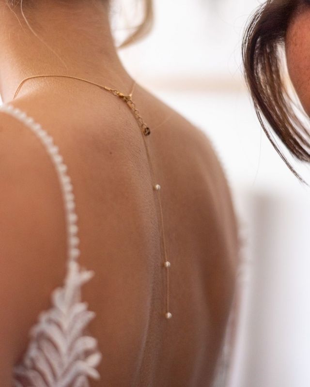 In love with this detail 

@lesmajestes @amoursdebebes 

#robedemariée #weddingdress #details #inlove #tendance #wedding #mariage #inspiration #promessemariage #lille #lillemaville